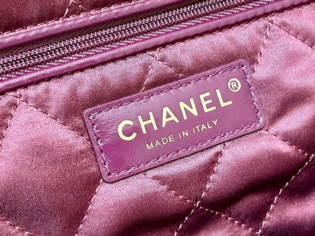 CHANEL 22 HANDBAG Bordeaux Medium SS 2023