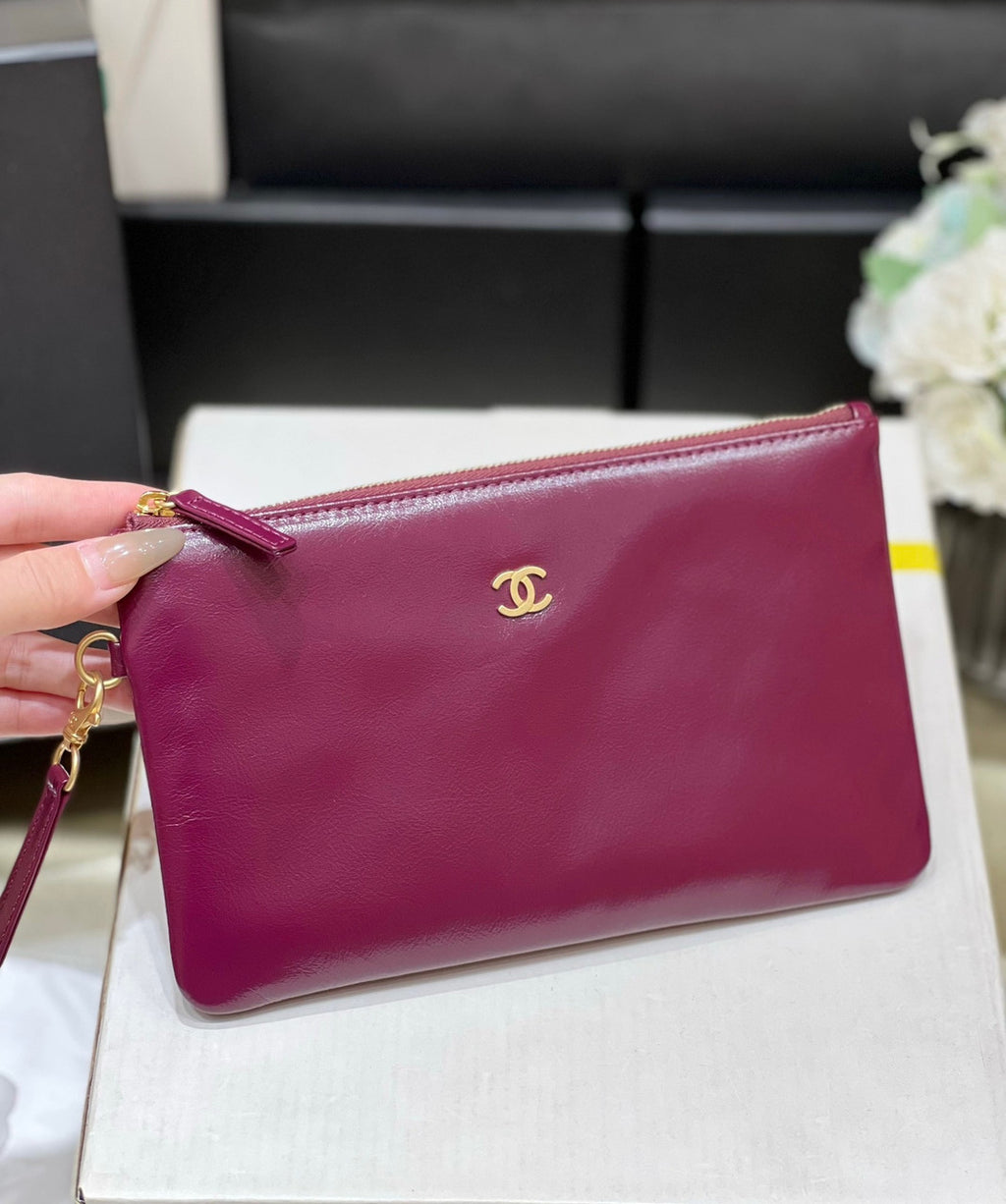 CHANEL 22 HANDBAG Bordeaux Medium SS 2023