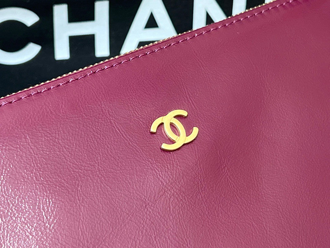 CHANEL 22 HANDBAG Bordeaux Medium SS 2023