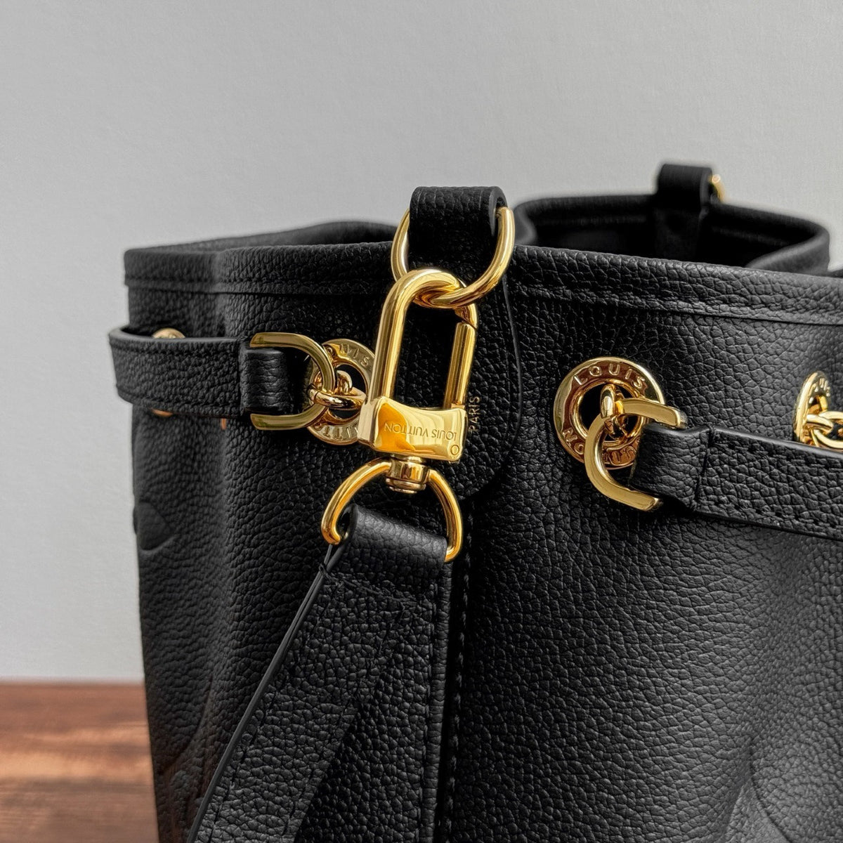 Louis Vuitton M47209 LV Bundle
