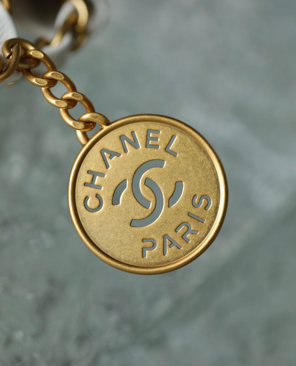 CHANEL 22 SMALL HANDBAG WHITE GOLD LOGO