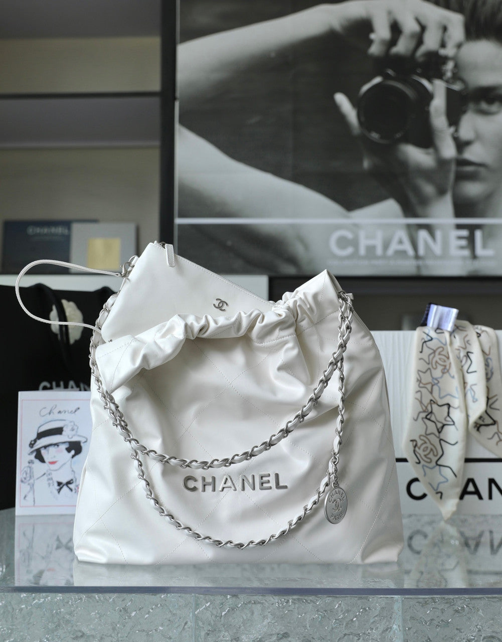 CHANEL 22 SMALL HANDBAG WHITE GOLD LOGO