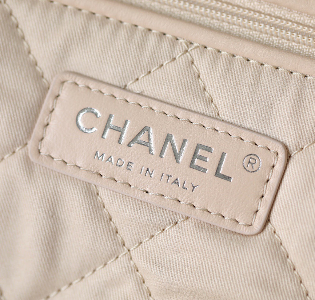 CHANEL 22 SMALL HANDBAG WHITE SILVER LOGO