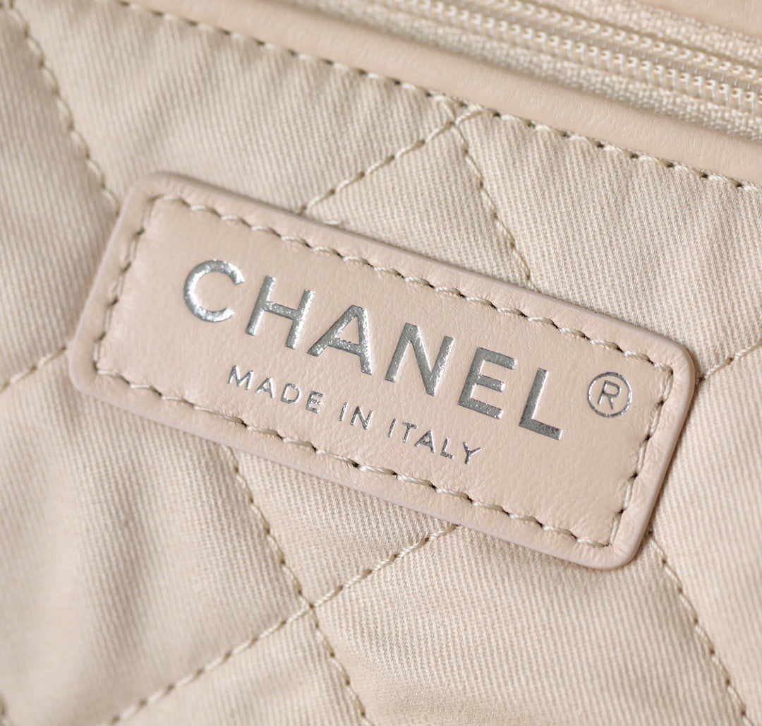 CHANEL 22 SMALL HANDBAG WHITE SILVER LOGO