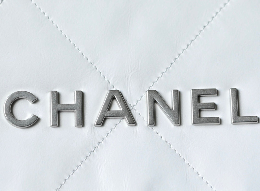 CHANEL 22 SMALL HANDBAG WHITE SILVER LOGO