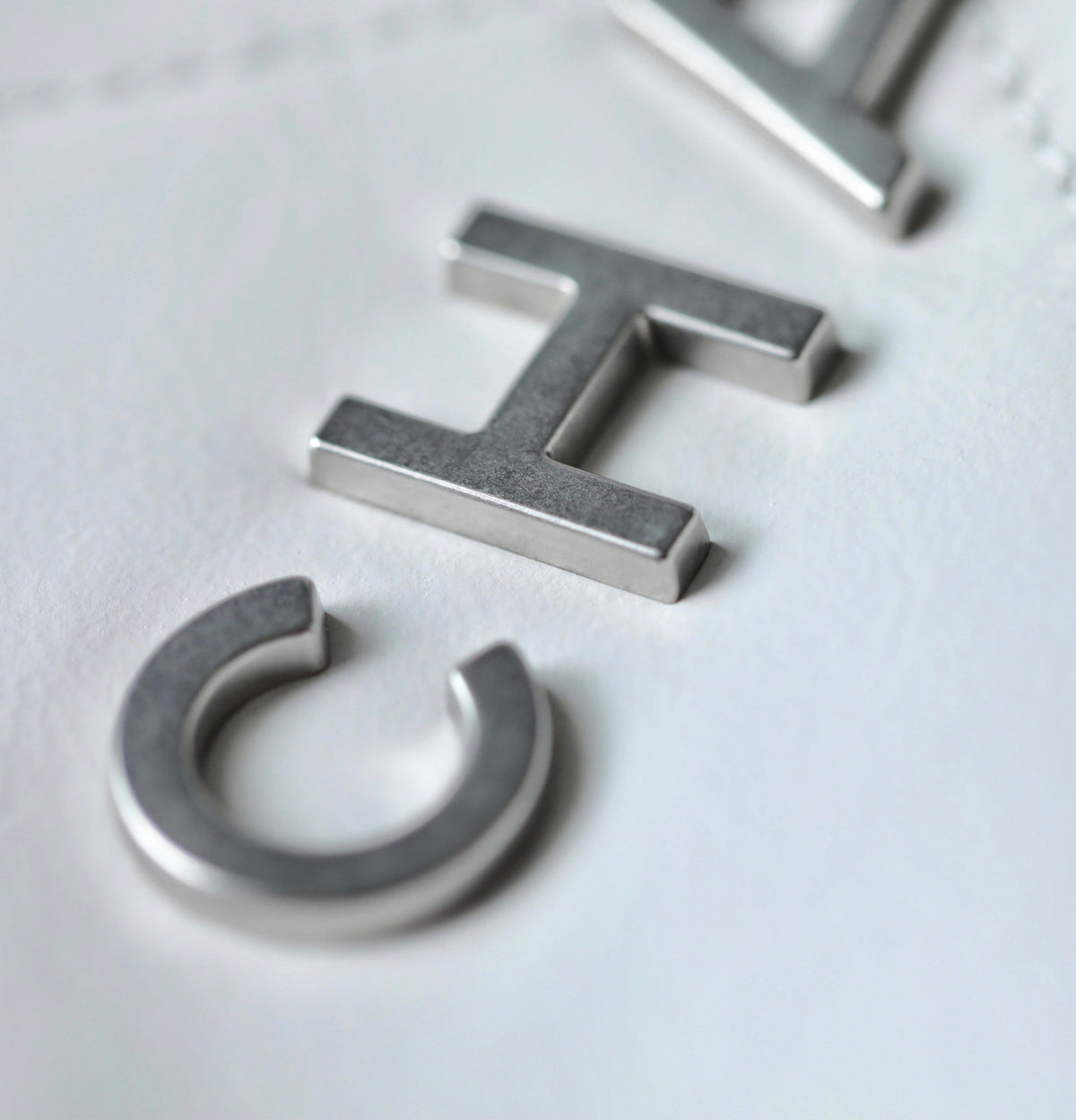 CHANEL 22 SMALL HANDBAG WHITE SILVER LOGO