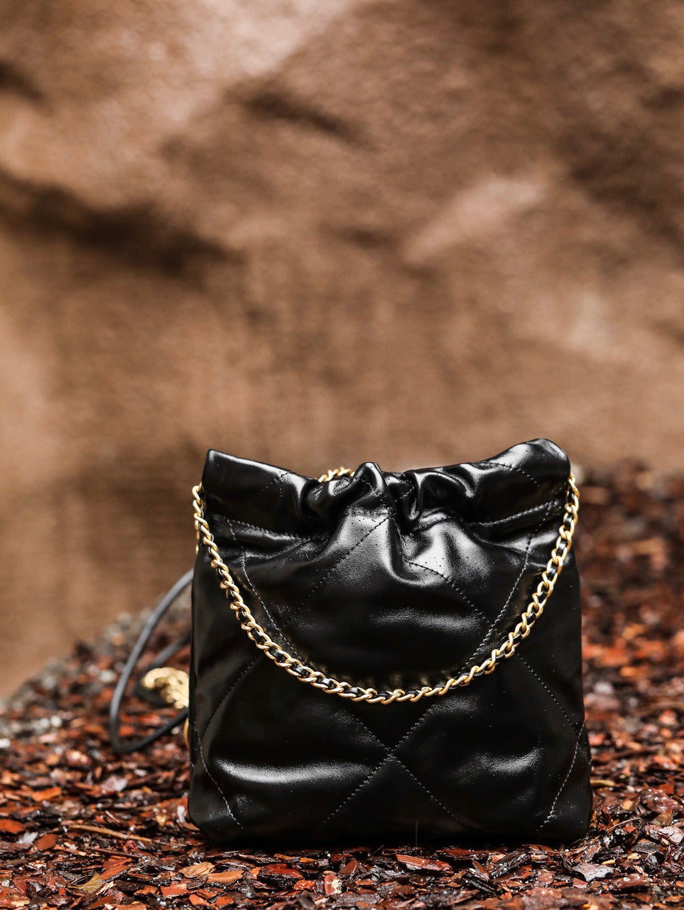 CHANEL 22 MINI HANDBAG GOLD LOGO BLACK SS2023 BLACK