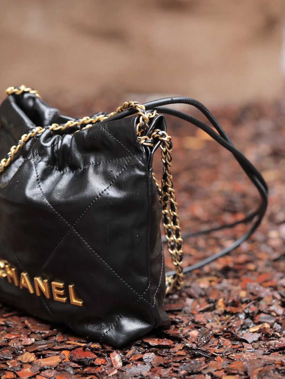 CHANEL 22 MINI HANDBAG GOLD LOGO BLACK SS2023 BLACK