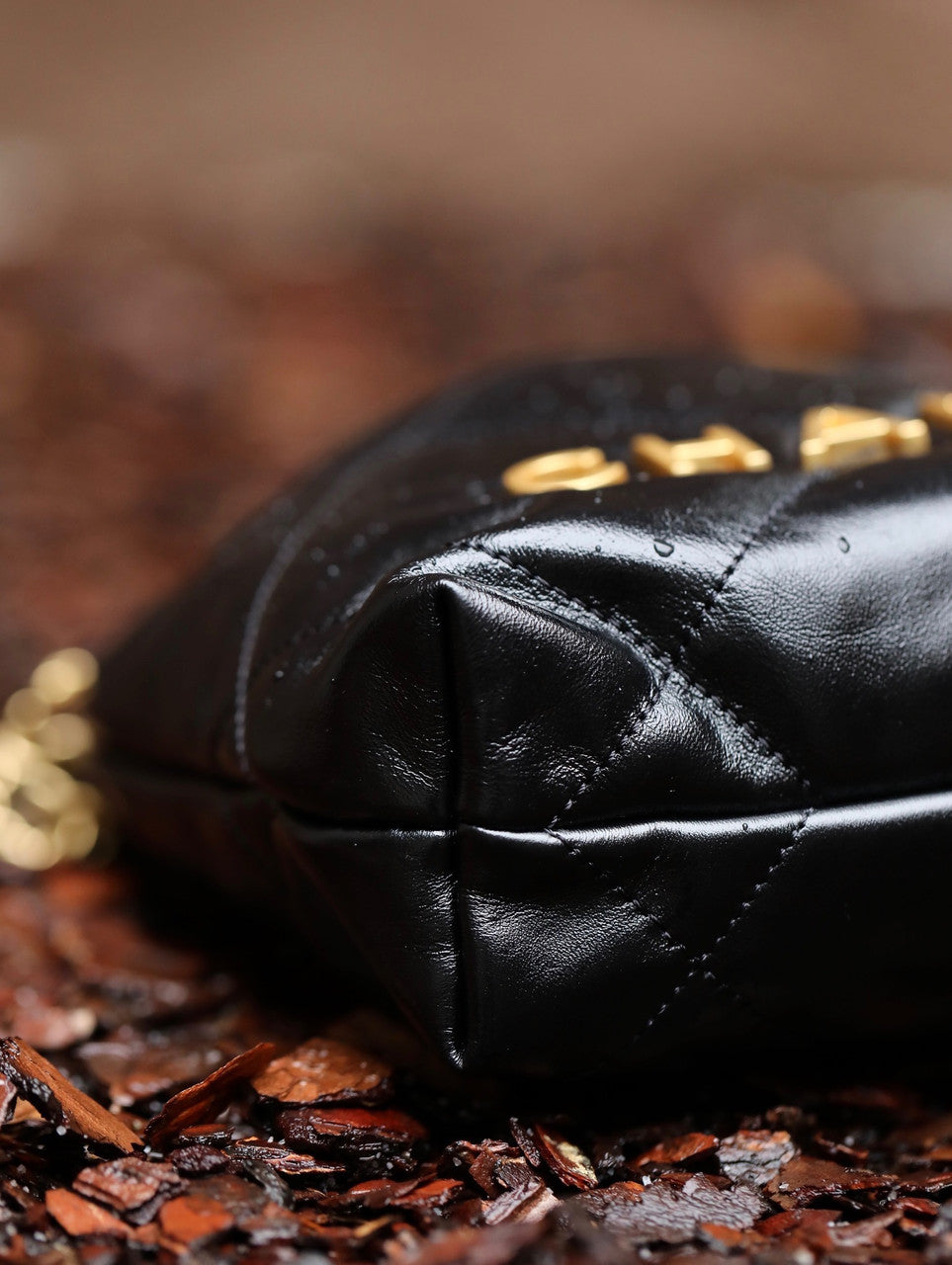 CHANEL 22 MINI HANDBAG GOLD LOGO BLACK SS2023 BLACK