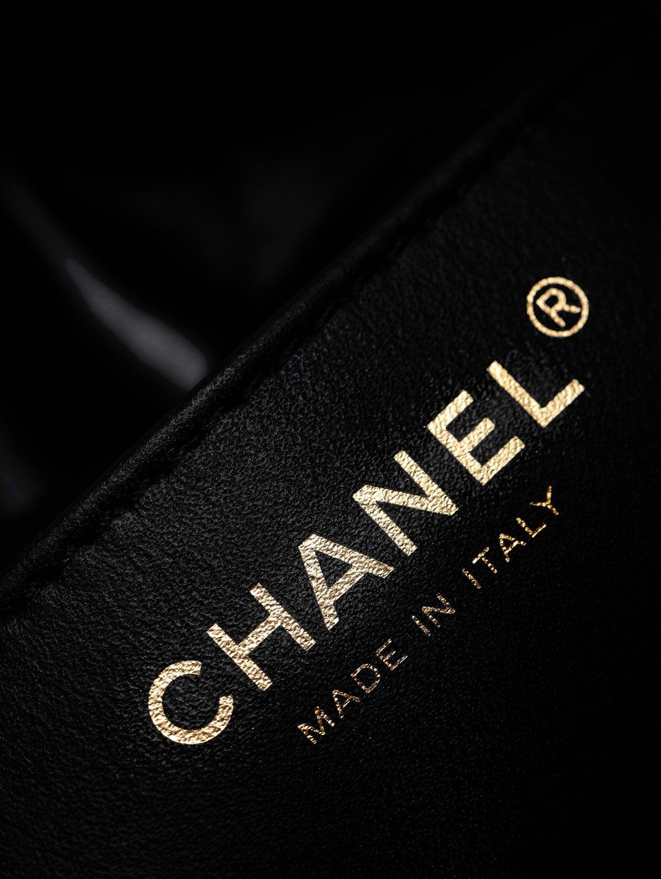 CHANEL 22 MINI HANDBAG GOLD LOGO BLACK SS2023 BLACK