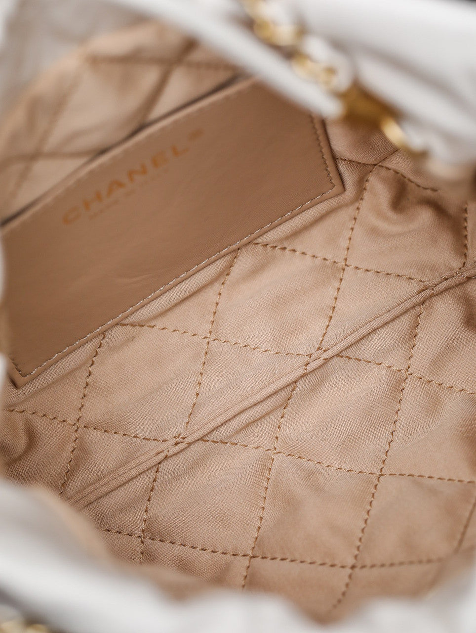 CHANEL 22 MINI HANDBAG GOLD LOGO SS2023 WHITE