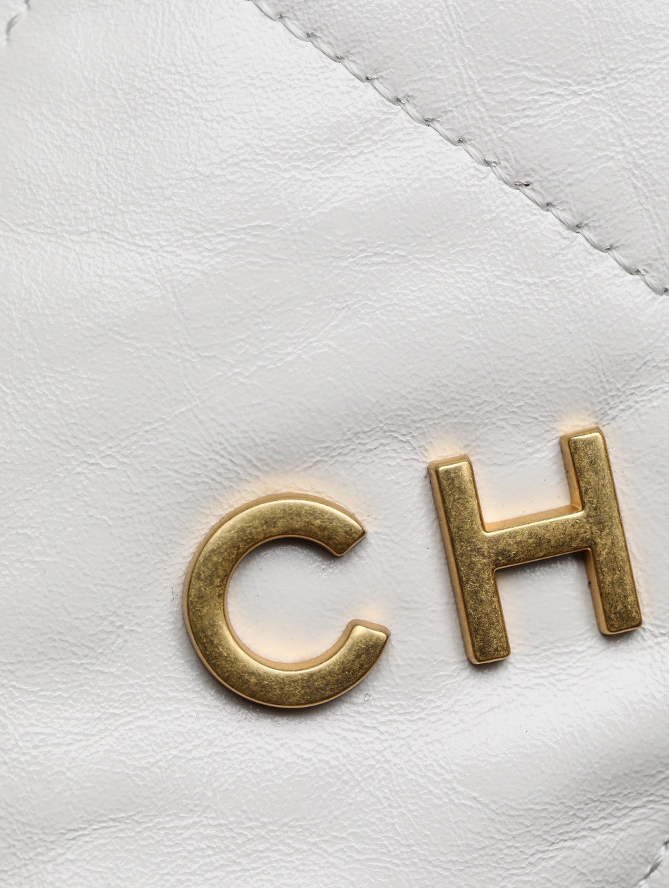 CHANEL 22 MINI HANDBAG GOLD LOGO SS2023 WHITE
