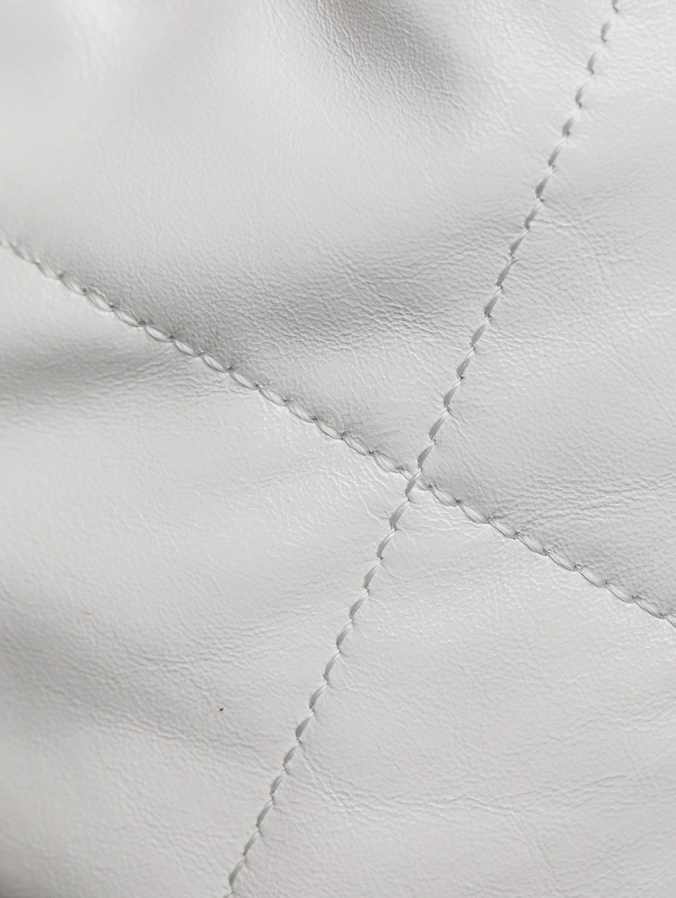 CHANEL 22 MINI HANDBAG GOLD LOGO SS2023 WHITE