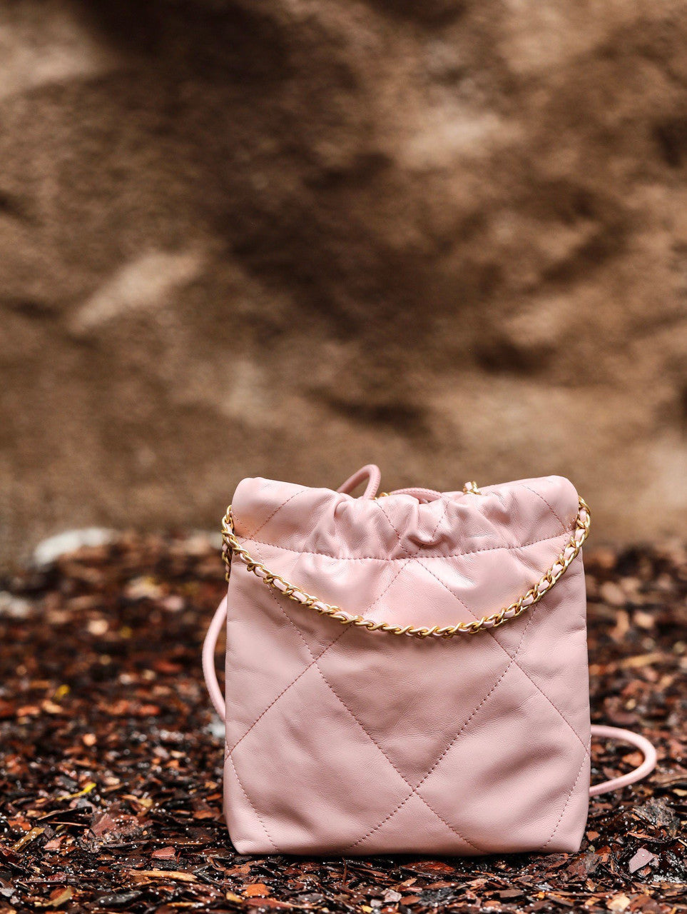 CHANEL 22 MINI HANDBAG GOLD LOGO SS2023 PINK