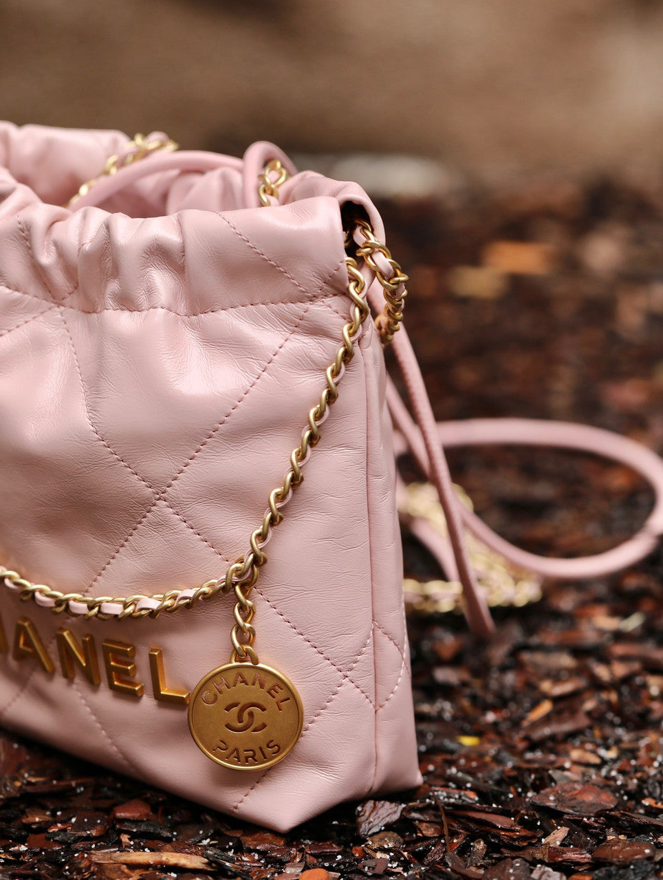 CHANEL 22 MINI HANDBAG GOLD LOGO SS2023 PINK