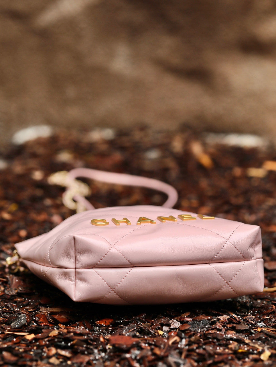 CHANEL 22 MINI HANDBAG GOLD LOGO SS2023 PINK
