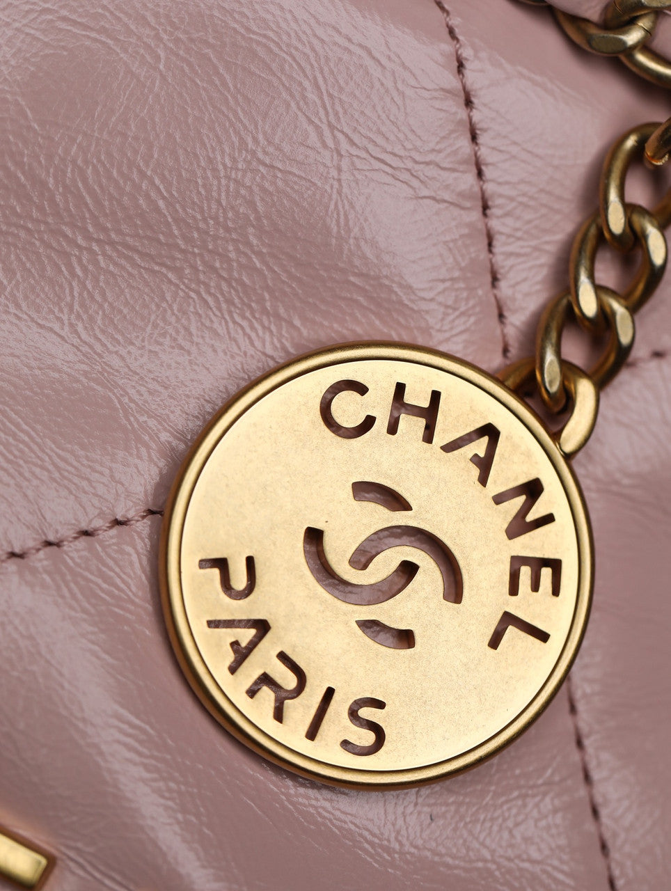 CHANEL 22 MINI HANDBAG GOLD LOGO SS2023 PINK