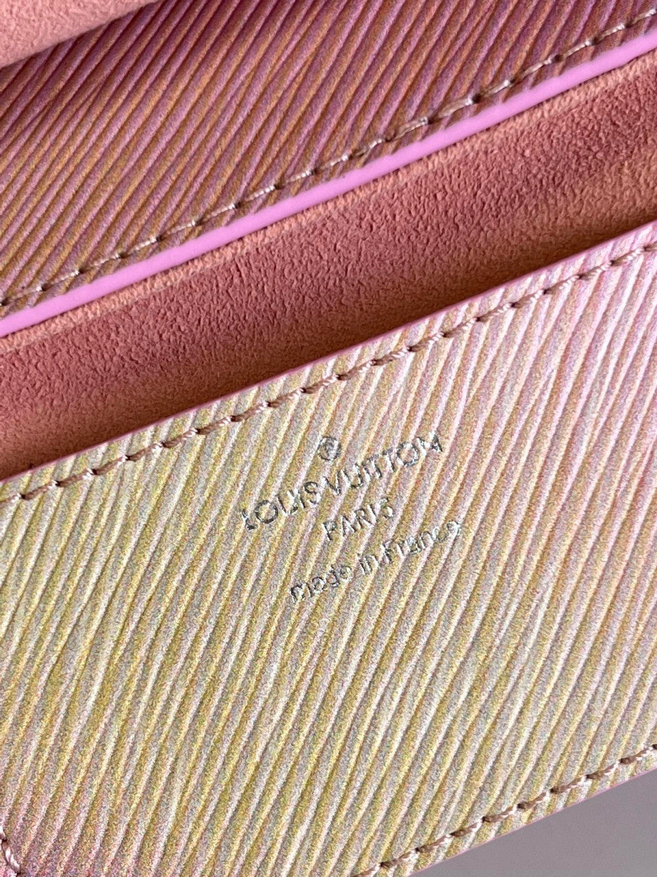 Louis Vuitton M59894 TWIST MM BAG