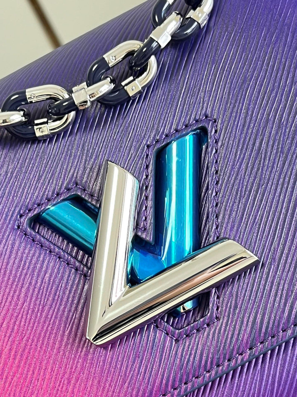 Louis Vuitton M59896 TWIST PM BAG