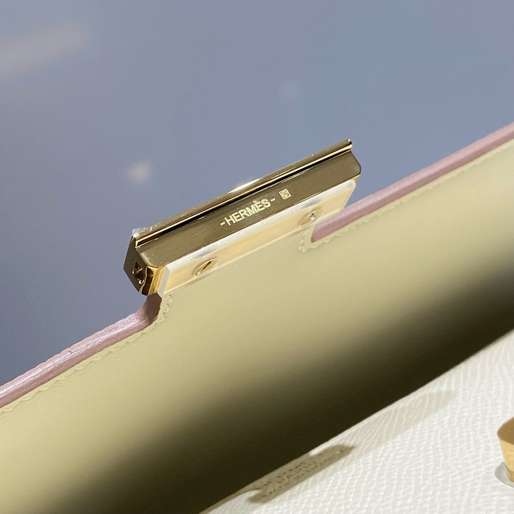 Hermès Constance Elan handbag in Craie Epsom with Gold Hardware