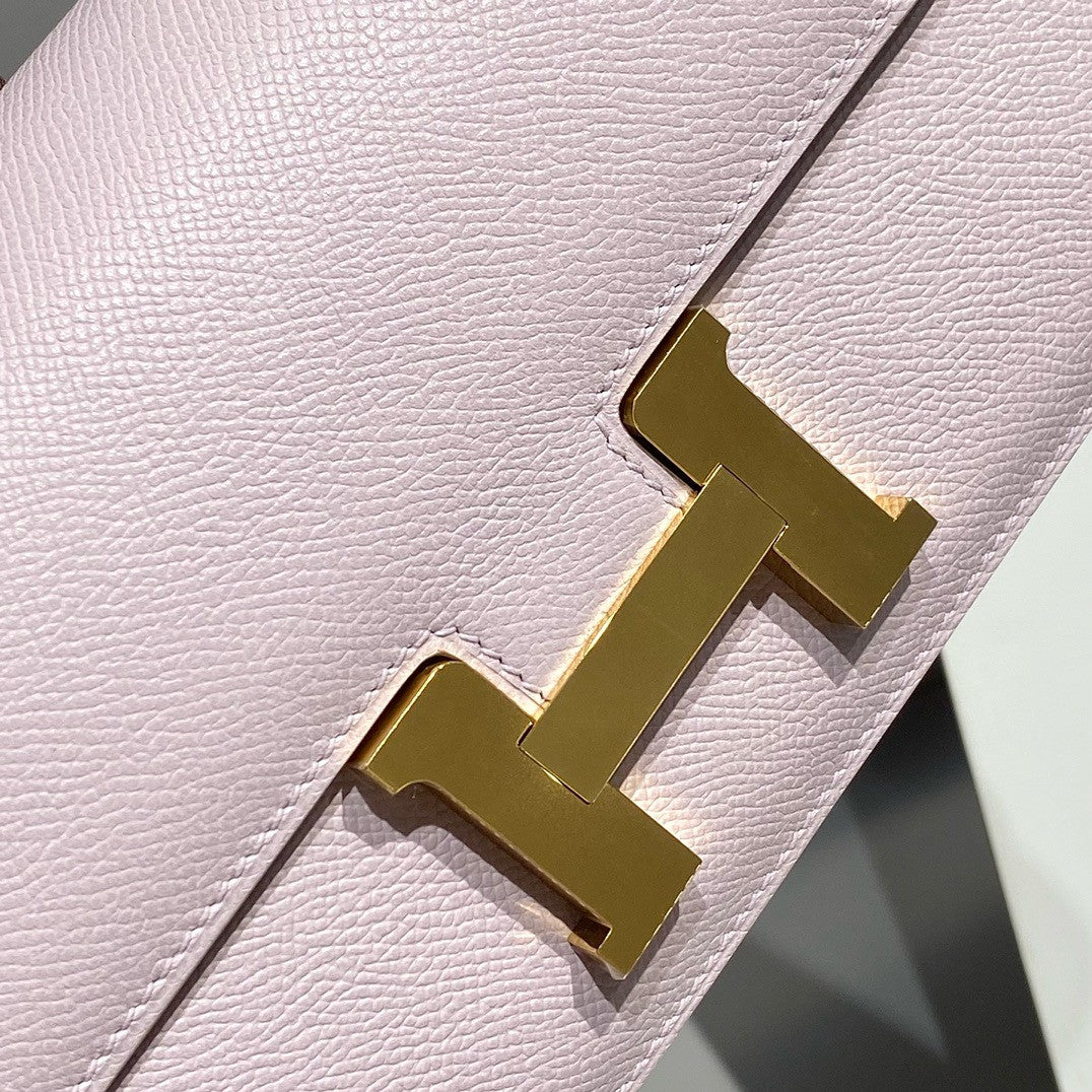 Hermès Constance Elan handbag in Mauve Sylvestre Epsom with Gold Hardware.