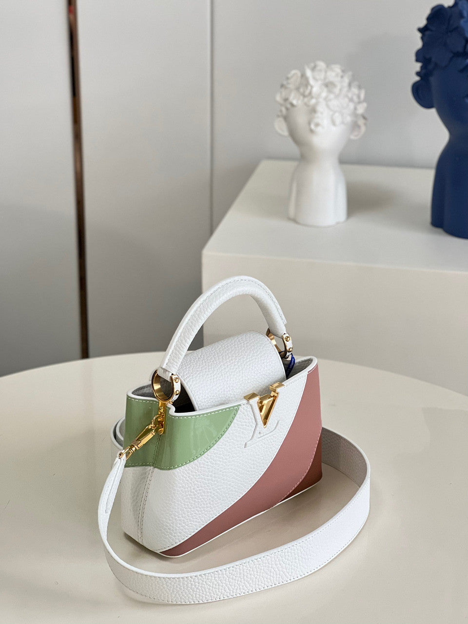 Louis Vuitton M59864 CAPUCINES MINI BAG