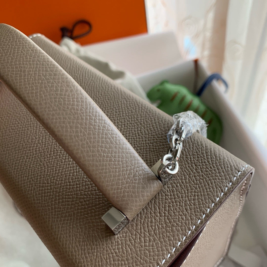 Hermes Cinhetic bag Etoupe