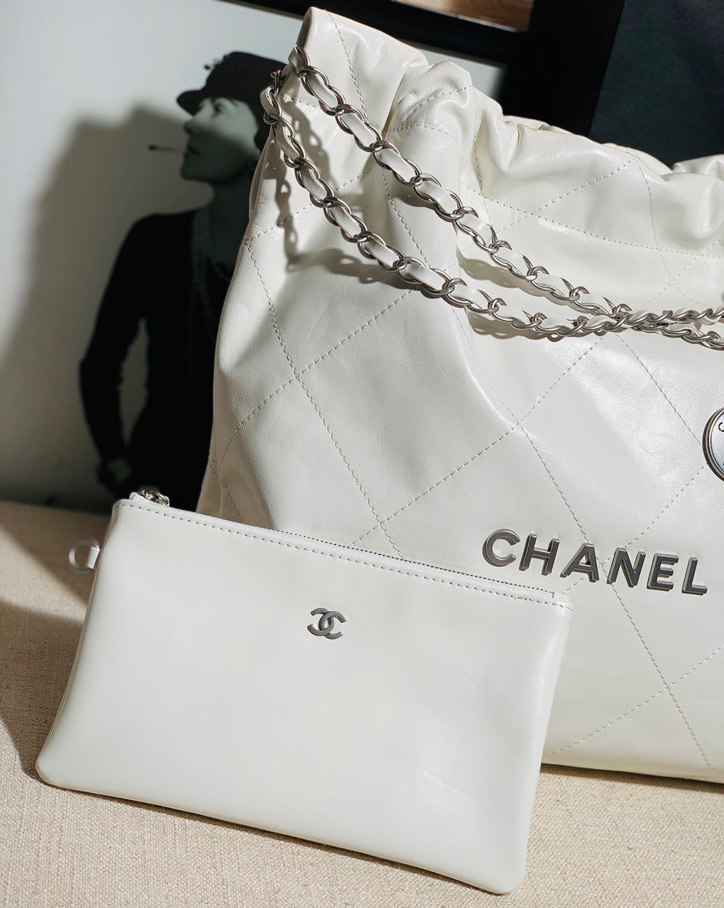 CHANEL 22 SMALL HANDBAG SILVER LOGO WHITE CALF
