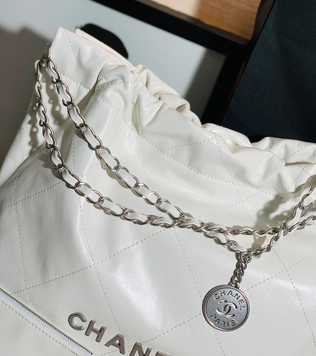 CHANEL 22 SMALL HANDBAG SILVER LOGO WHITE CALF