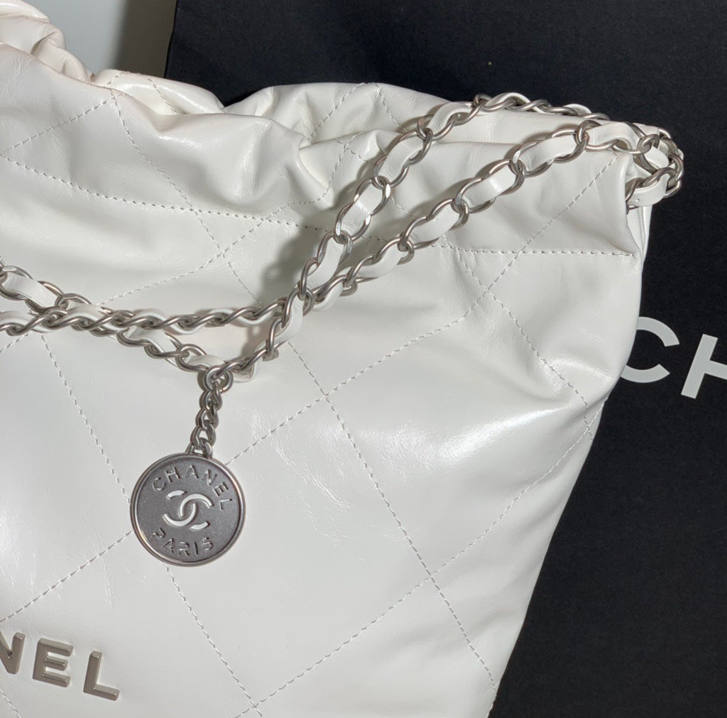 CHANEL 22 SMALL HANDBAG SILVER LOGO WHITE CALF
