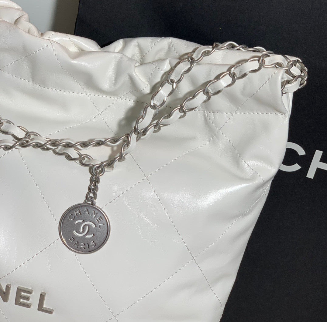 CHANEL 22 SMALL HANDBAG SILVER LOGO WHITE CALF