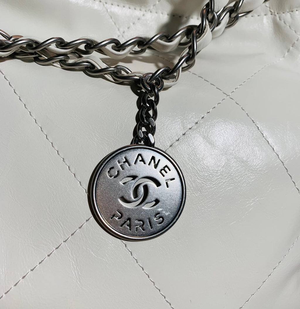 CHANEL 22 SMALL HANDBAG SILVER LOGO WHITE CALF