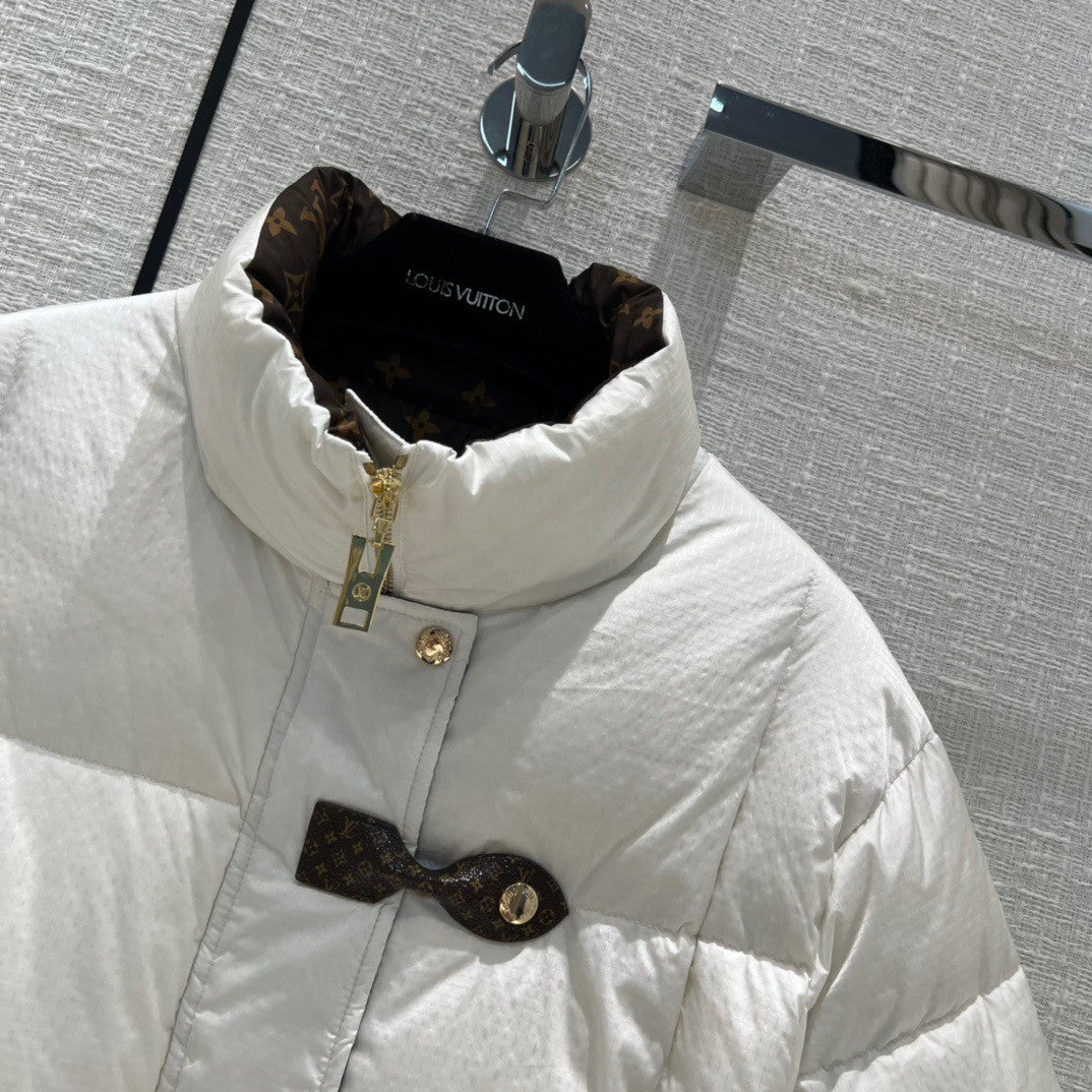 Louis Vuitton 1AAAWS MONOGRAM ACCENT PILLOW PUFFER JACKET BLANC