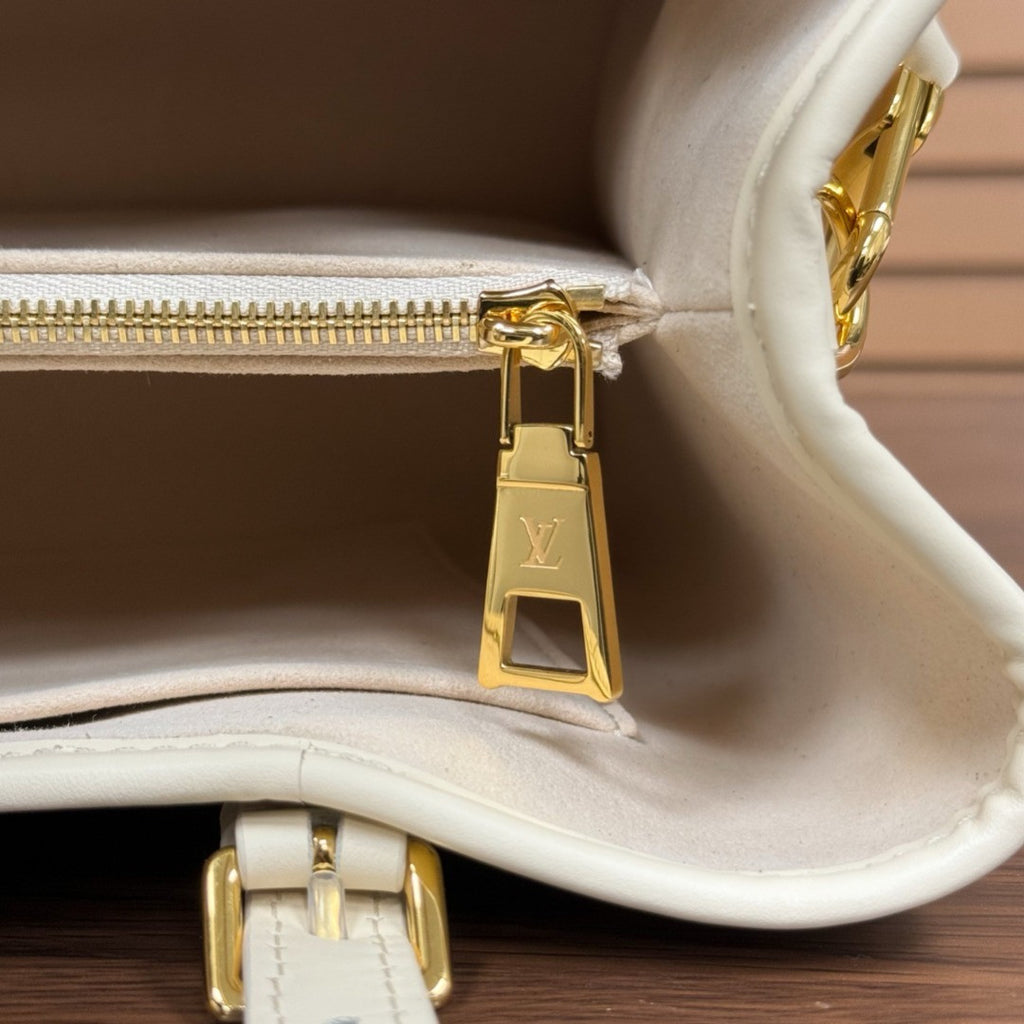 Louis Vuitton M11394 Babylone Tote PM