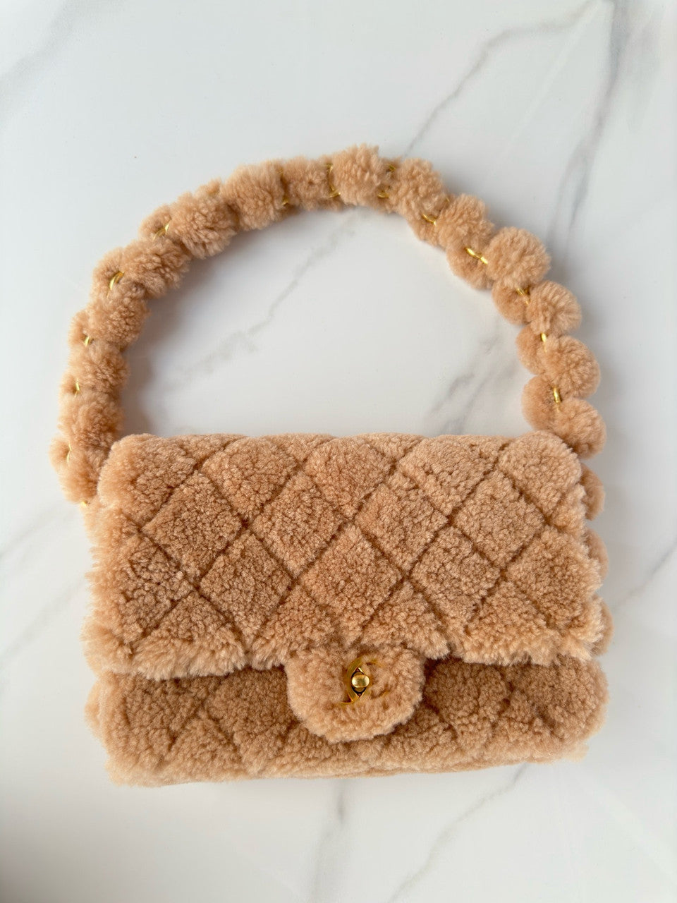 CHANEL FALL-WINTER 2024/25   SMALL FLAP BAG   Shearling Lambskin Chanel