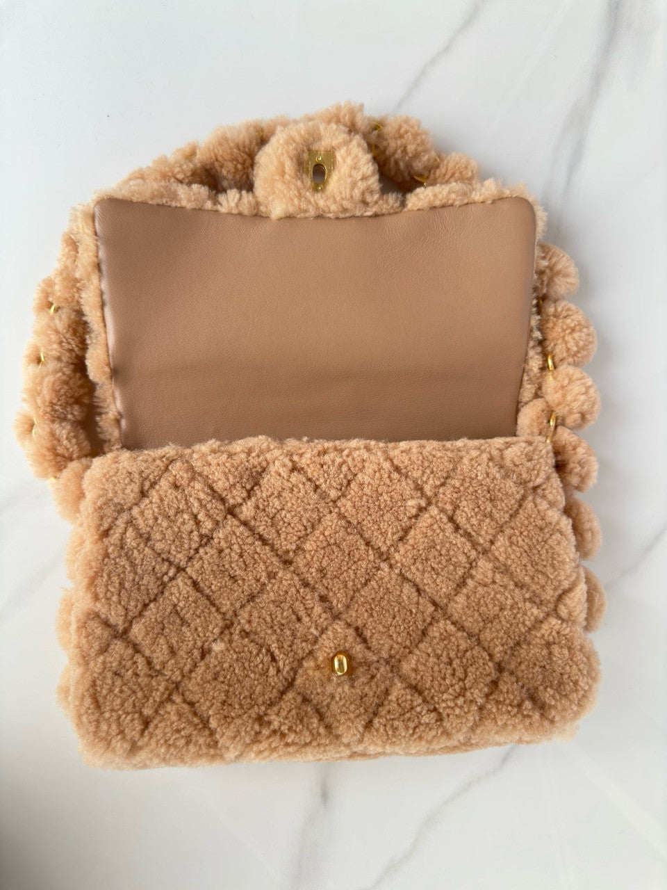 CHANEL FALL-WINTER 2024/25   SMALL FLAP BAG   Shearling Lambskin Chanel