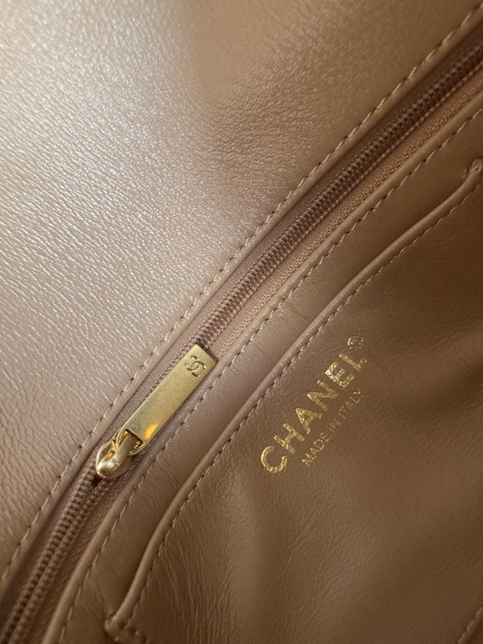 CHANEL FALL-WINTER 2024/25   SMALL FLAP BAG   Shearling Lambskin Chanel