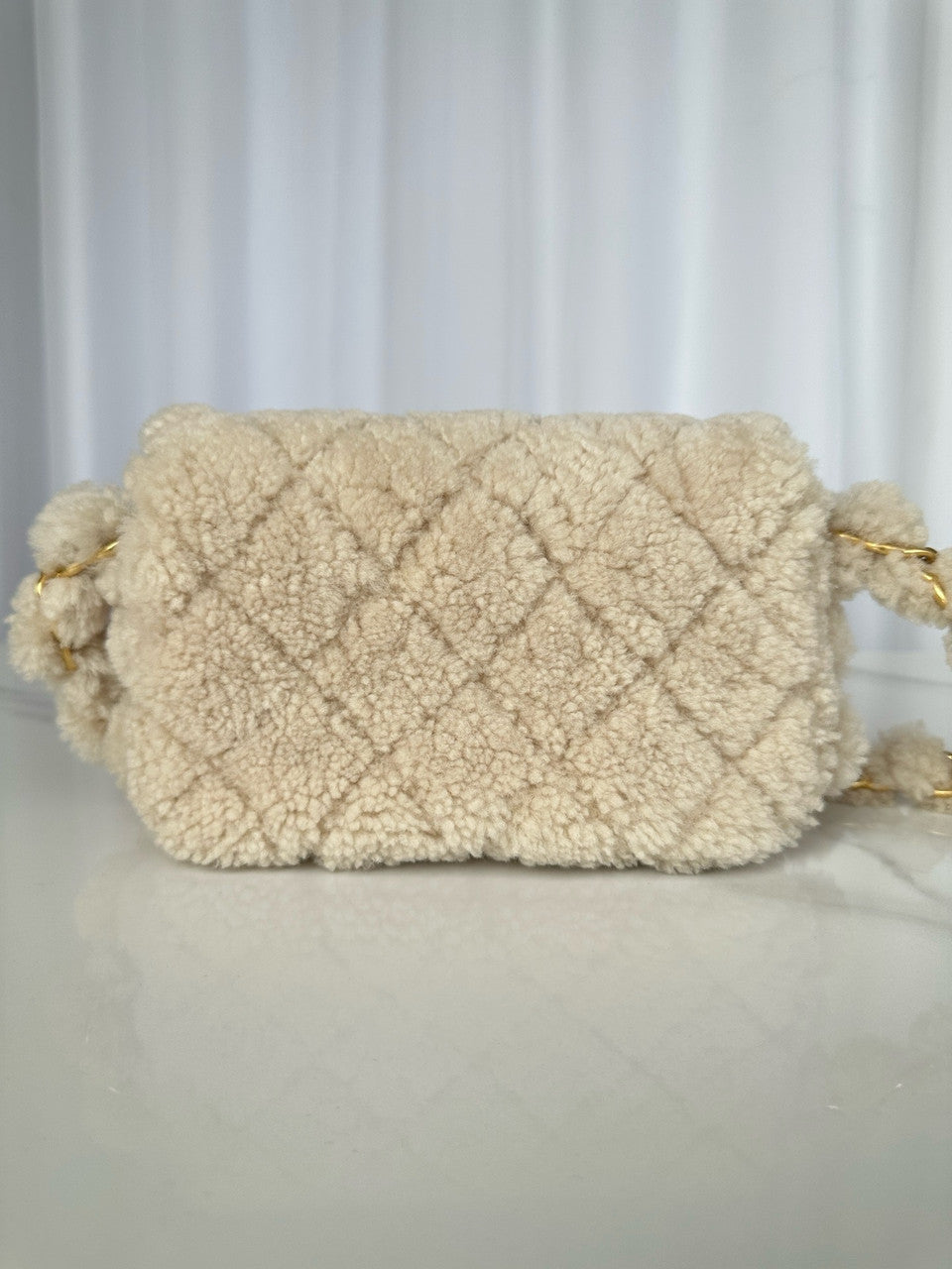 CHANEL FALL-WINTER 2024/25   SMALL FLAP BAG  Beige Shearling Lambskin Chanel