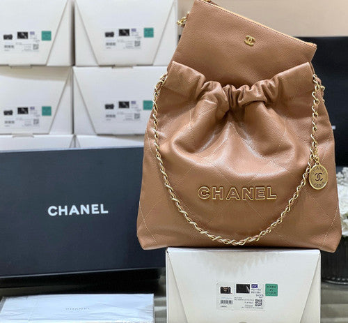 CHANEL FALL-WINTER 2024/25 22 SMALL HANDBAG CAMEL
