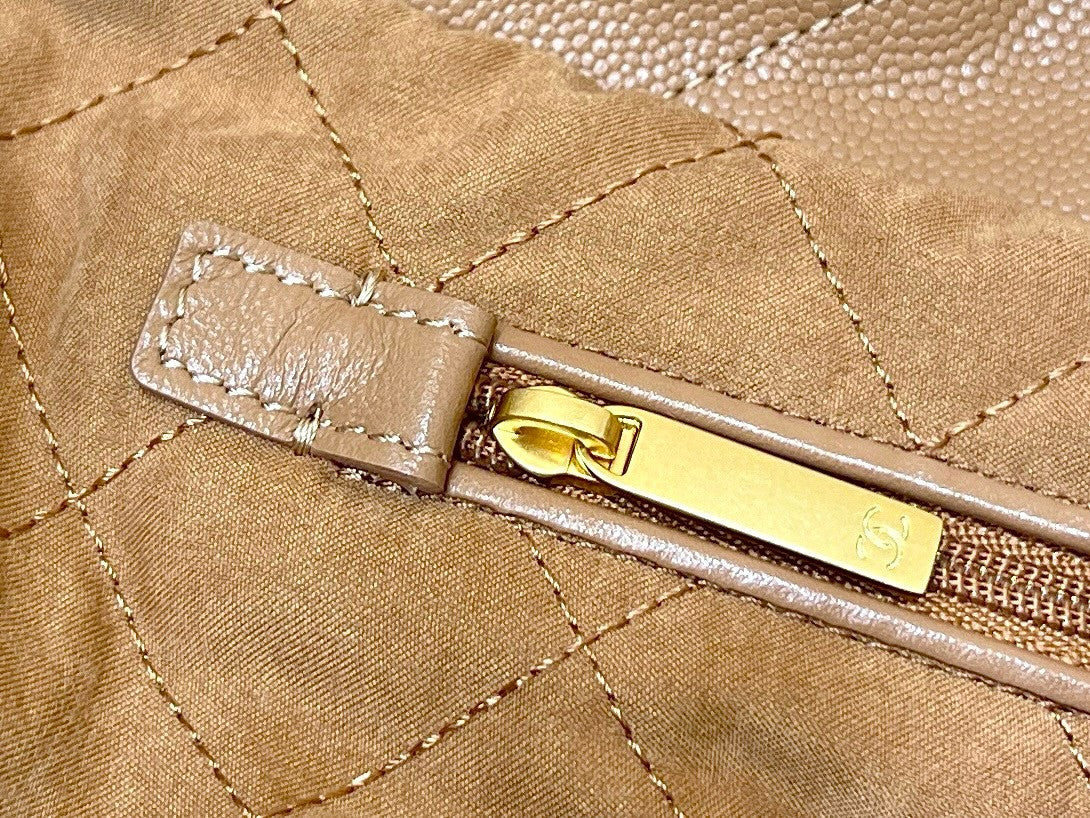 CHANEL FALL-WINTER 2024/25 22 SMALL HANDBAG CAMEL