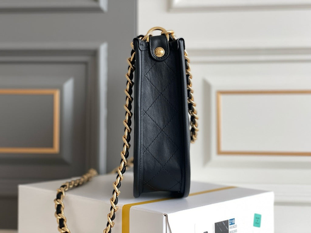 Chanel HOBO HANDBAG 2024