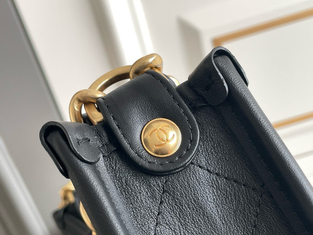 Chanel HOBO HANDBAG 2024