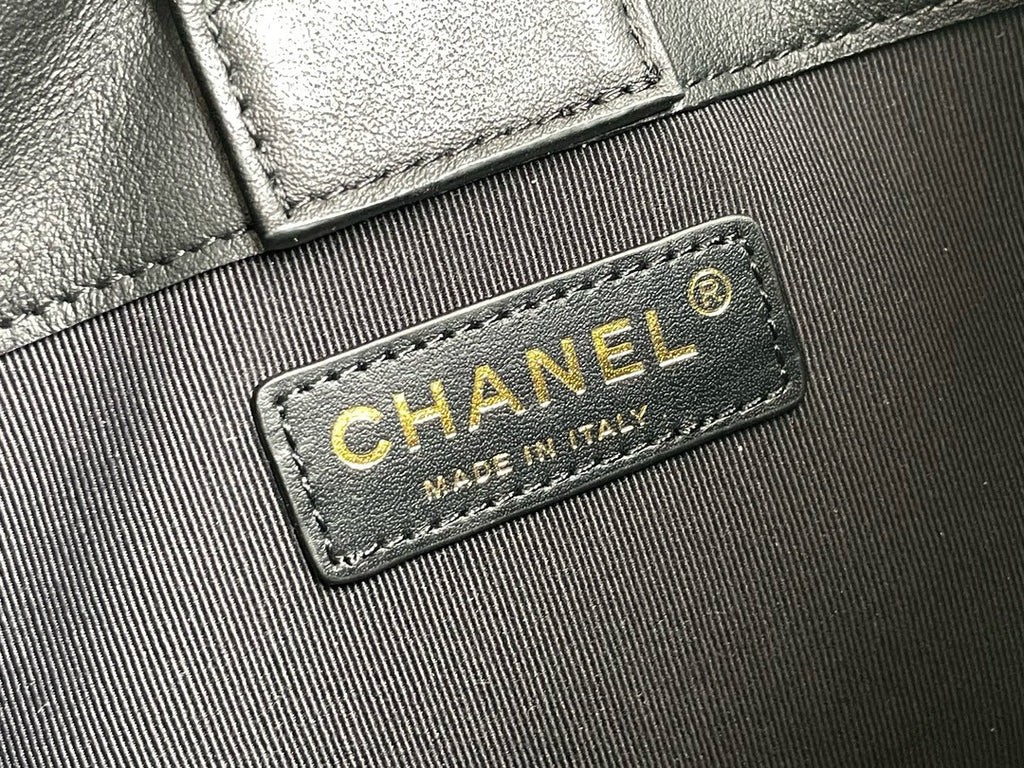 Chanel HOBO HANDBAG 2024
