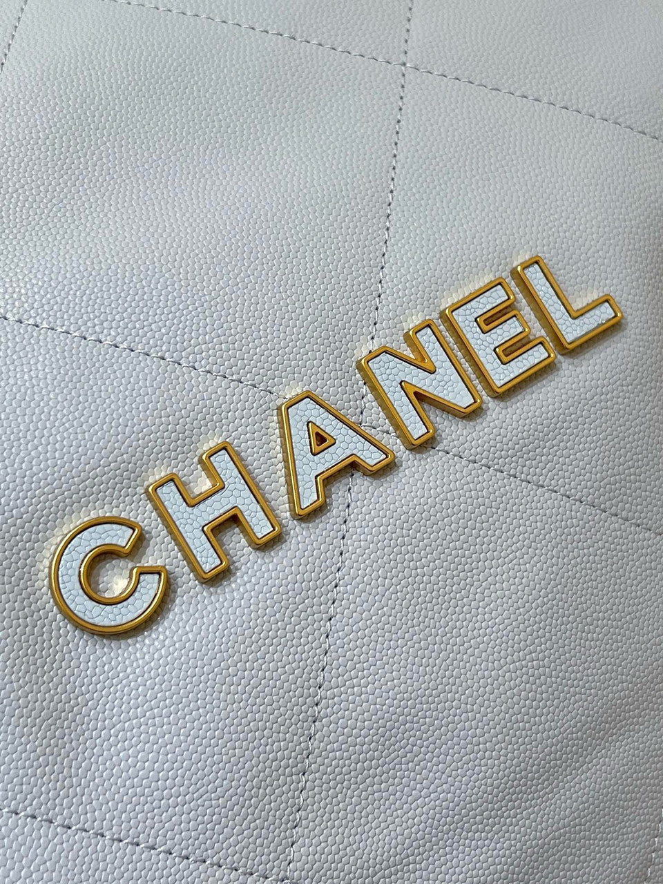 CHANEL FALL-WINTER 2024/25 22 SMALL HANDBAG LIGHT BLUE