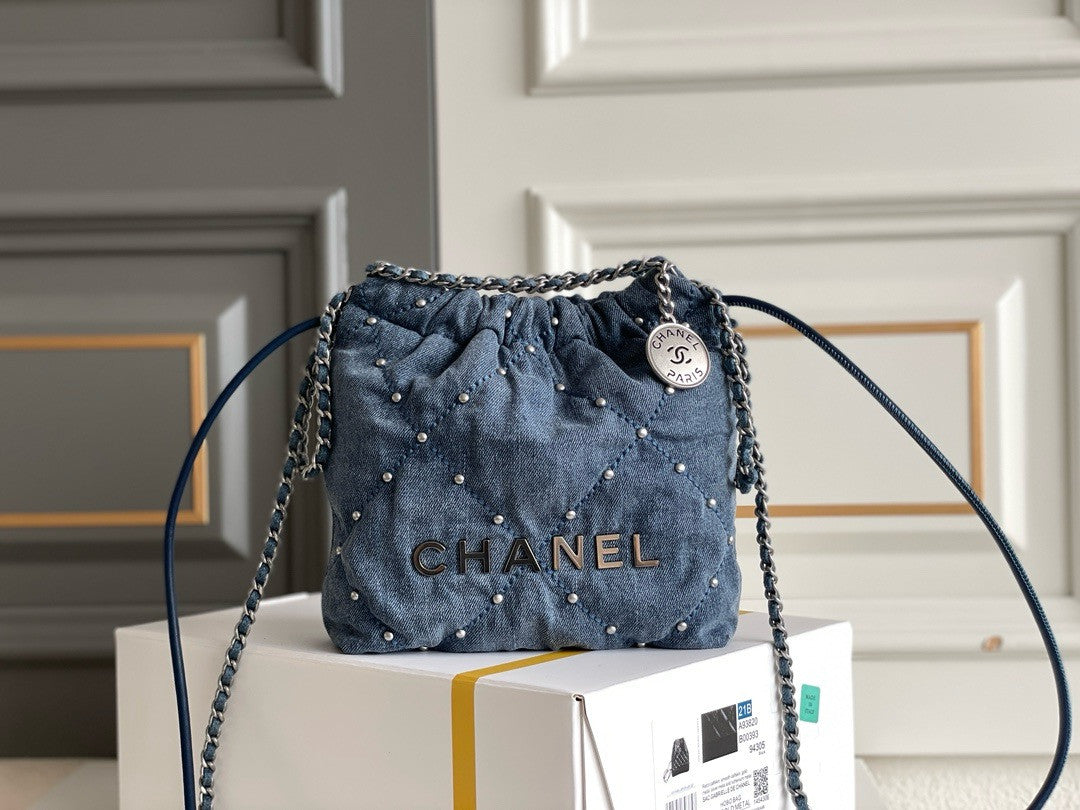 CHANEL 22 MINI HANDBAG Washed Denim