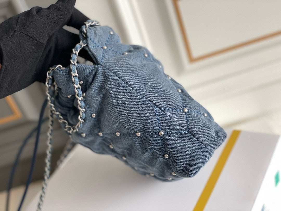 CHANEL 22 MINI HANDBAG Washed Denim