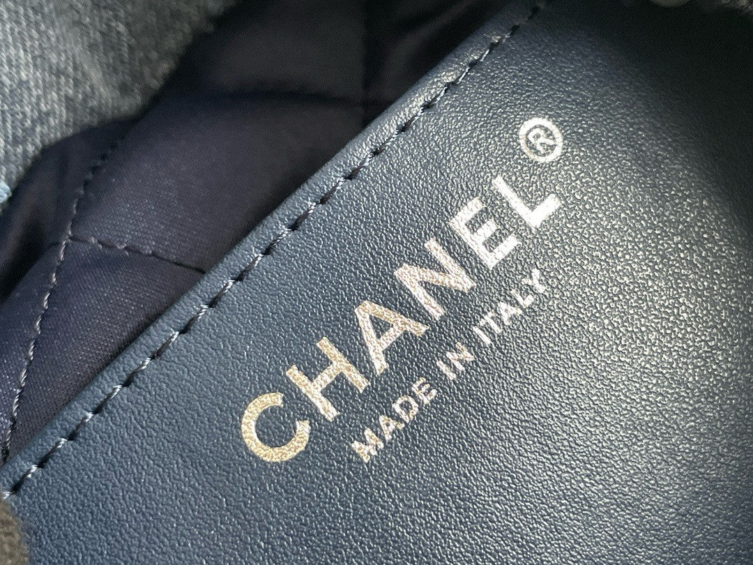 CHANEL 22 MINI HANDBAG Washed Denim
