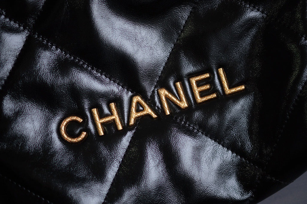 CHANEL 22 MINI HANDBAG GOLD LOGO BLACK SS2023 BLACK