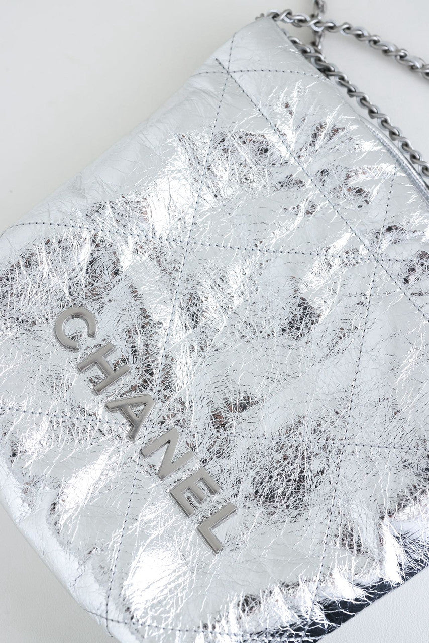 Chanel CRUISE 2024/25   CHANEL 22 MINI HANDBAG Silver Metallic Calfskin Chanel