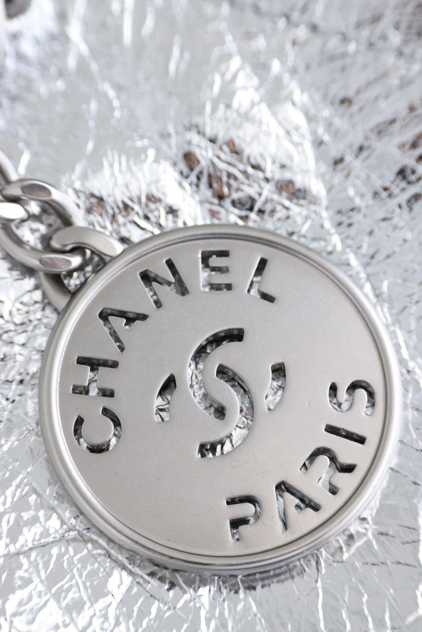 Chanel CRUISE 2024/25   CHANEL 22 MINI HANDBAG Silver Metallic Calfskin Chanel